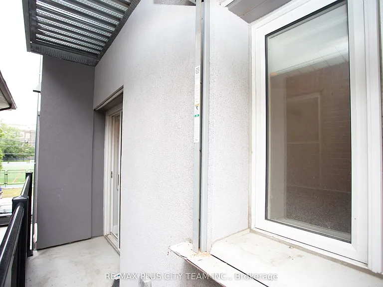 686 Bathurst St #202 — Photo 12