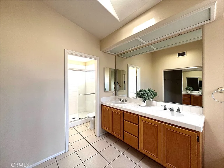 15201 Riviera Ln — Photo 14