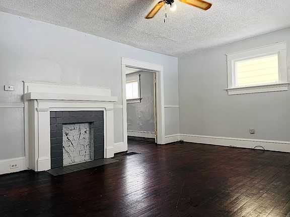 2nd image of 256 E 31st St