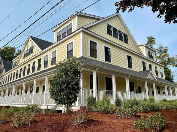 42 Summer St APT 3, Maynard, MA 01754