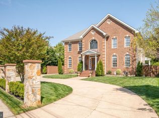 10044 Blake Ln, Oakton, VA 22124