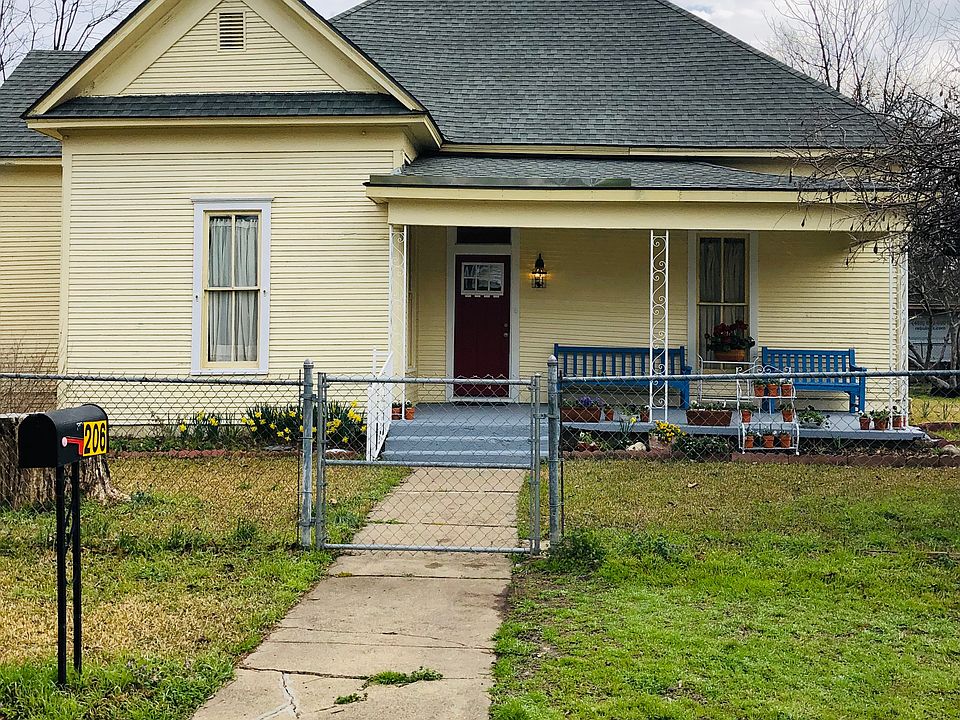 STREET  FRONT  VIEW