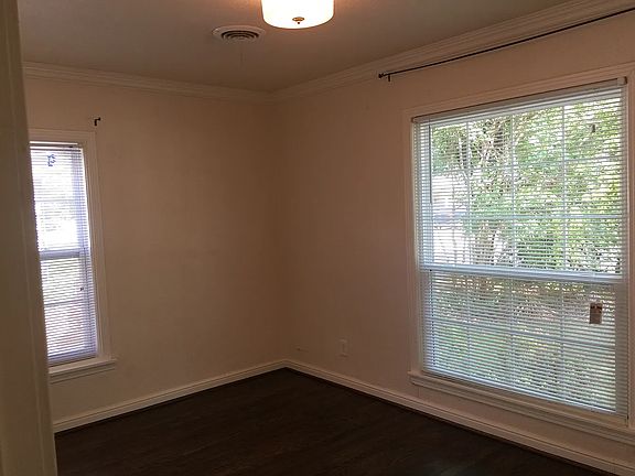 5th image of 917 W Avenue G