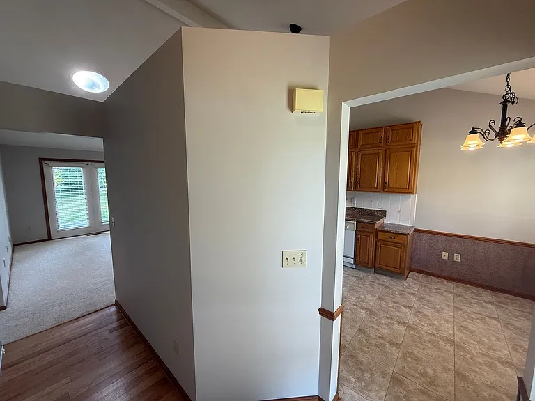 5018 Goldfinch Ln — Photo 3