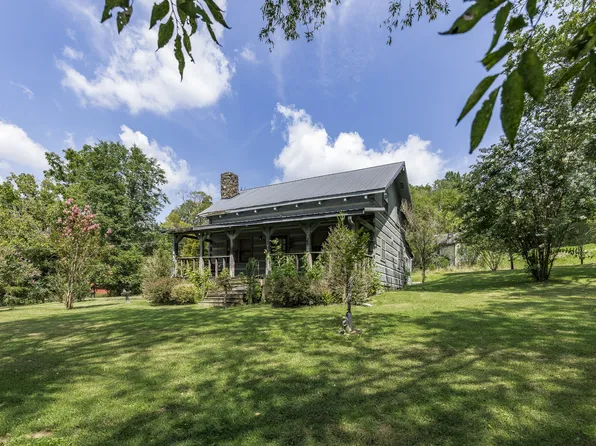 648 Cummings Ln, Cottontown, TN 37048