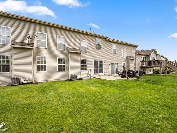 3rd image of 1753 Fieldstone Dr S