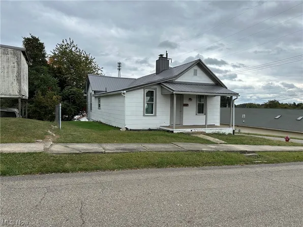 247 Franklin St, Barnesville, OH 43713