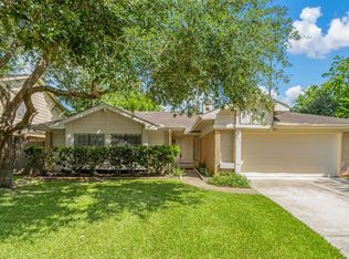 2015 Braesmeadow Ln, Sugar Land, TX 77479