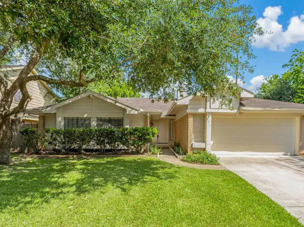 2015 Braesmeadow Ln, Sugar Land, TX 77479