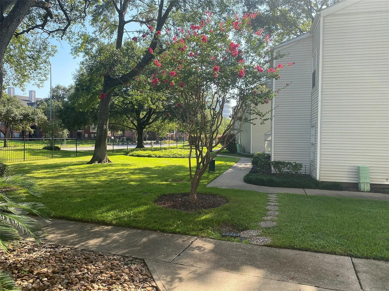 2 bed, 2.0 bath, 1102 sqft, $1,295 — Photo 4