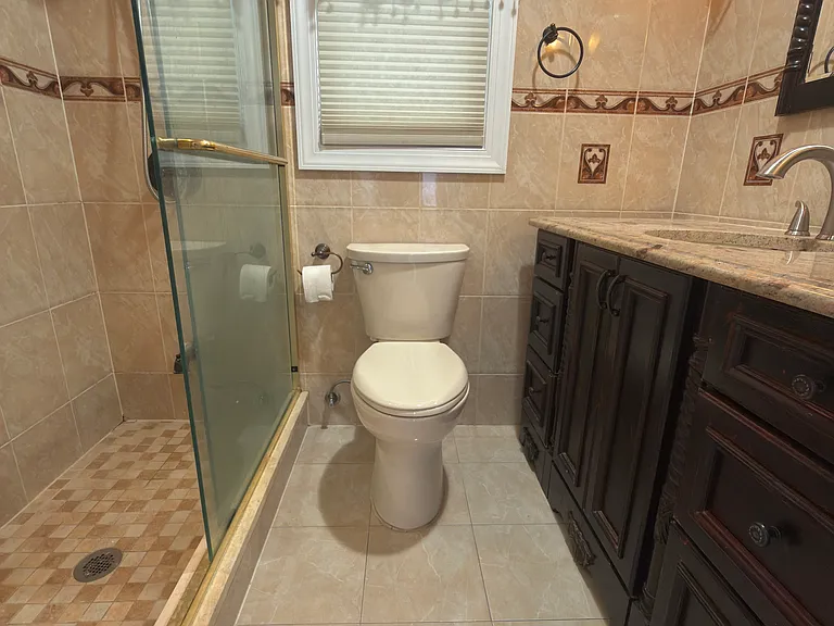 411 46th St #1 — Photo 3