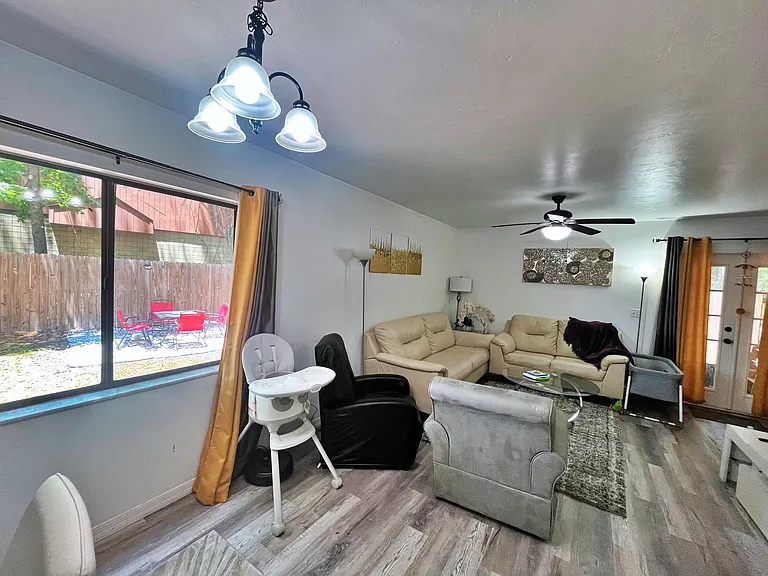 4717 SW 69th Ter — Photo 4