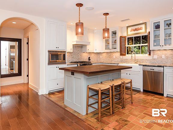 3rd image of 6740 Poulsen Ln