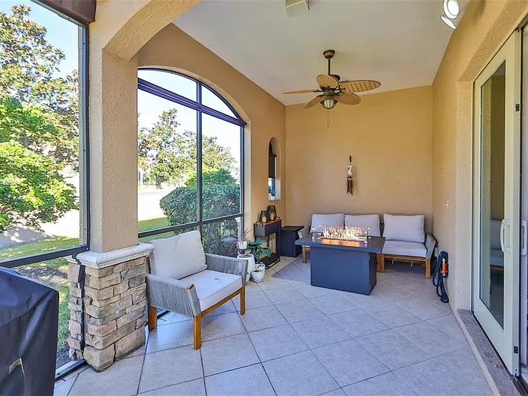 602 Saxony Blvd — Photo 41