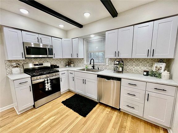 2nd image of 1401 N River Blvd
