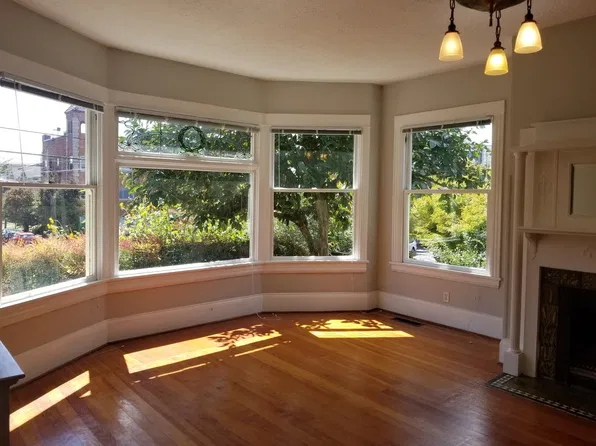 2117 SE Hawthorne Blvd Units A & B, Portland, OR 97214