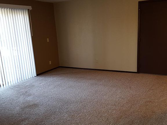 3rd image of 811 Hawkeye Dr APT 301