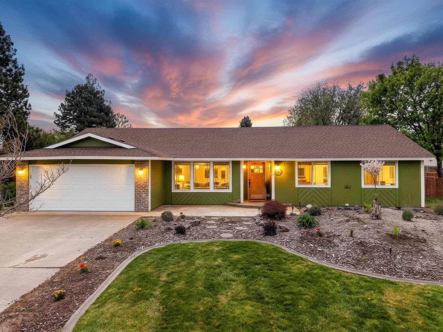 233 Greenbriar W