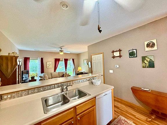 5th image of 88 Thistle Ct