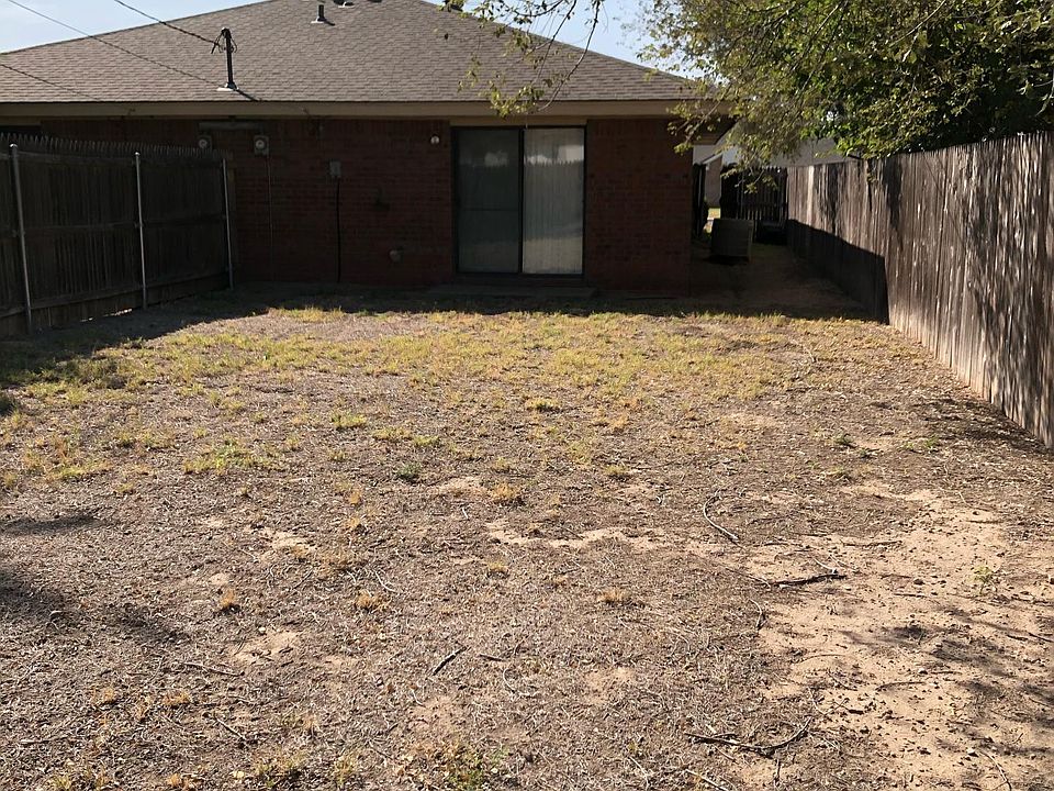 2nd image of 718 Taylor Ln