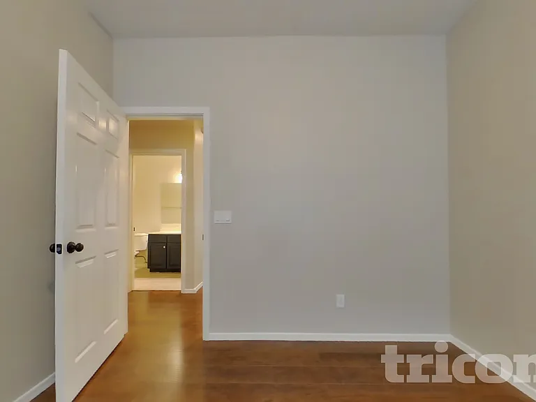 6608 S 45th Ln — Photo 11