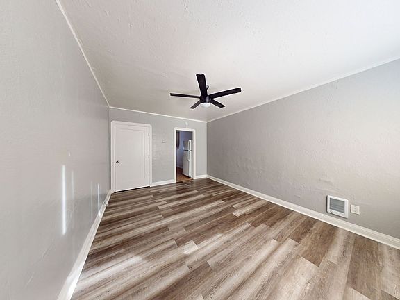 3rd image of 6405 Bancroft Ave #2646
