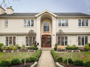 541 Green Pl, Woodmere, NY 11598