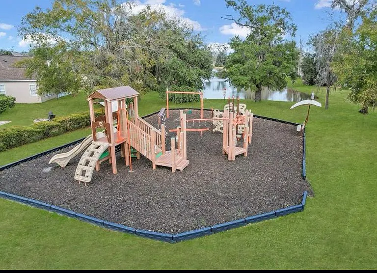 276 Wellington Pl — Photo 14