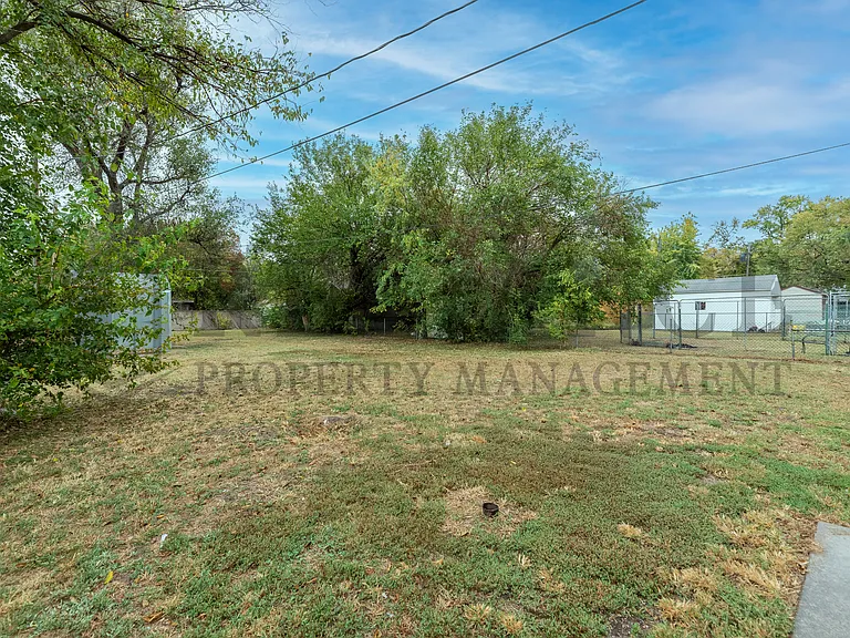 726 S Bonn St — Photo 2