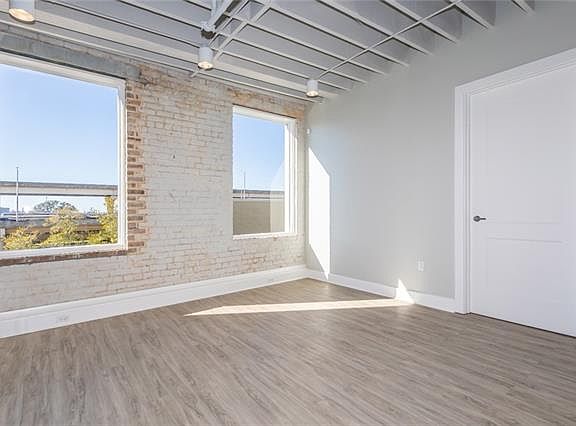 4th image of 818 Howard Ave #301