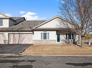 1222 Crystal Pl E, Chaska, MN 55318