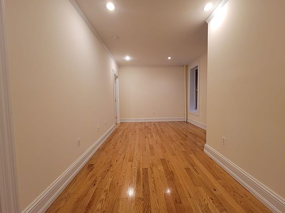 4th image of 408 W 44th St