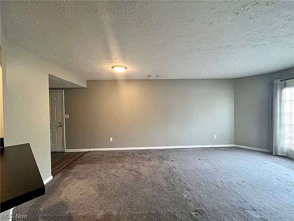 5th image of 332 Village Pointe Dr #5