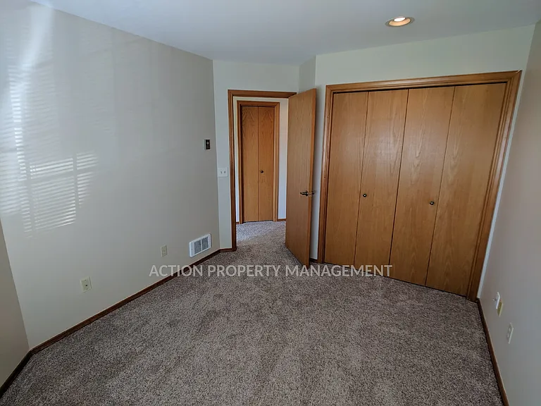 882 N Oxford Way — Photo 15