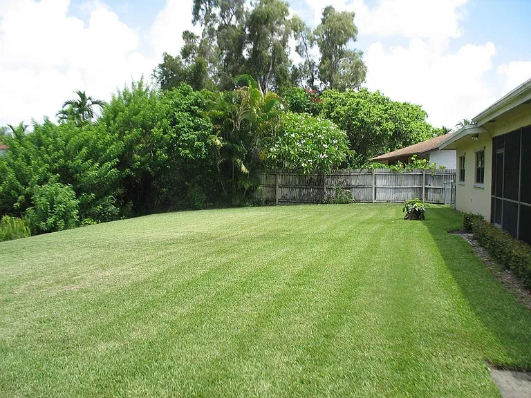 1805 Richard Ln — Photo 10