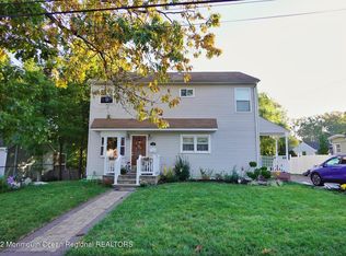 37 Wayside Dr, Keyport, NJ 07735