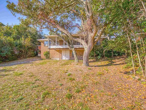 4th image of 30 Highpoint Dr