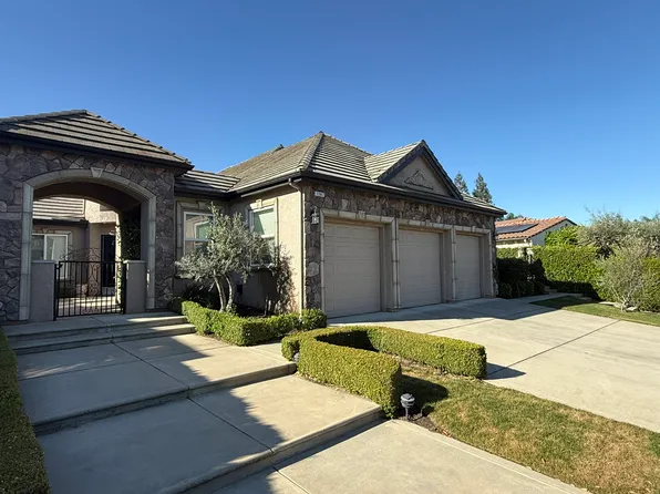 1367 E Glenlake Ln, Fresno, CA 93730