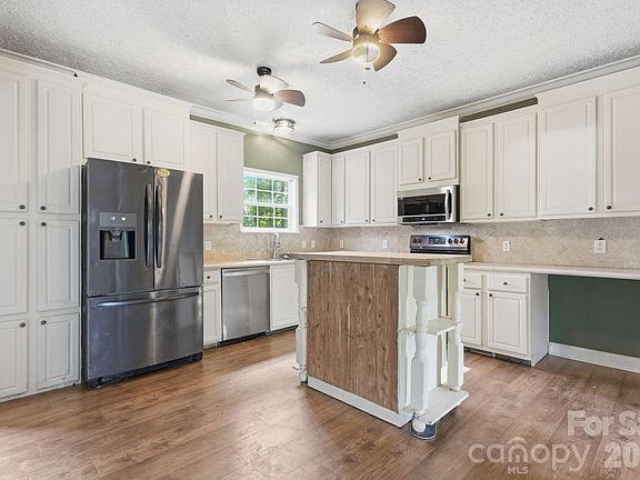 5th image of 2825 Sweeping Pine Dr