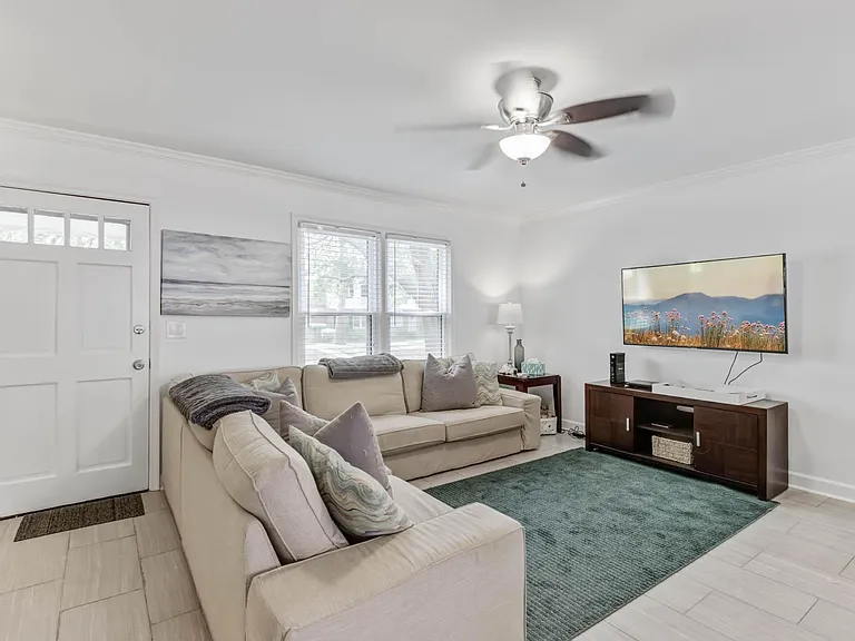 734 Harbor Ln — Photo 13