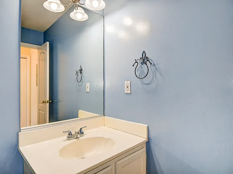 751 Ridge Cir — Photo 18