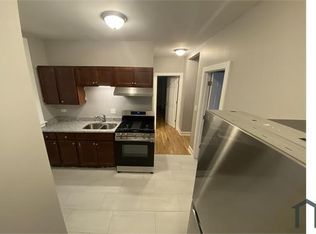 7616 S Phillips Ave APT 3B, Chicago, IL 60649