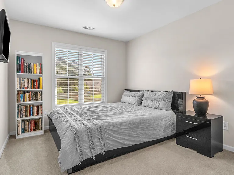 405 Belhaven Ct — Photo 37