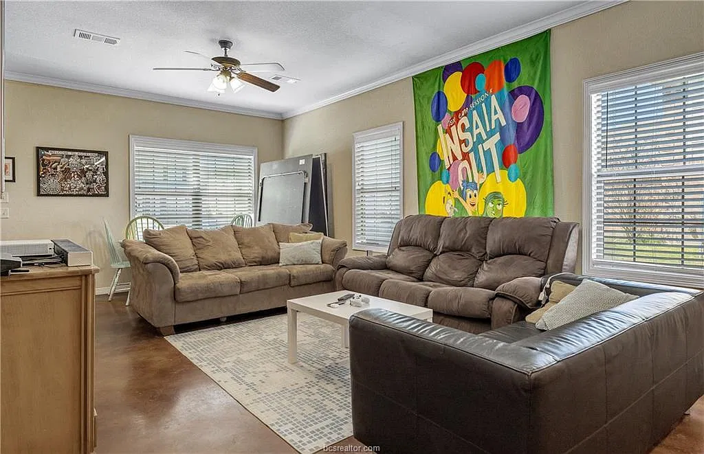 5 bed, 1931 sqft, $3,000 — Photo 3