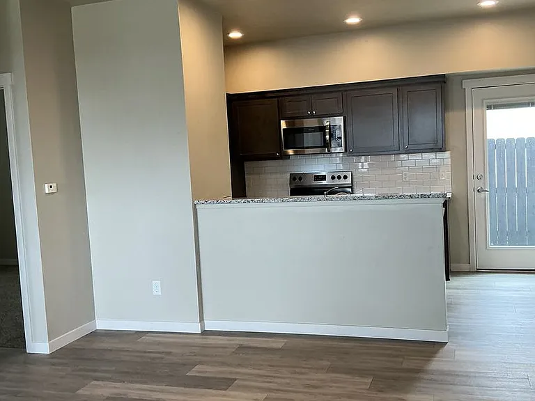 2840 Clark St — Photo 2