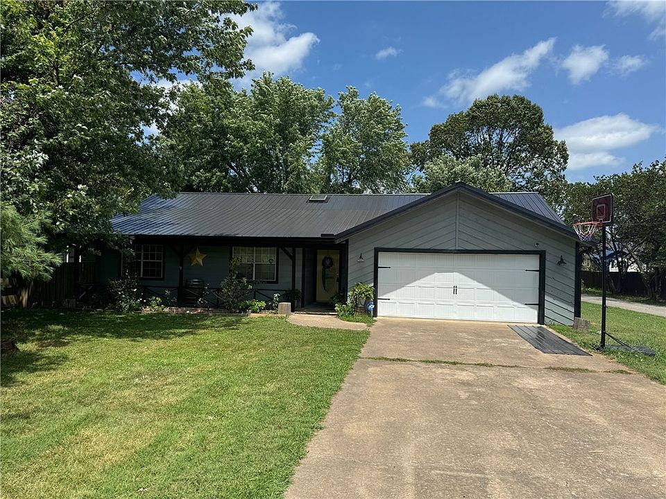 1st image of 516 Tiger Blvd