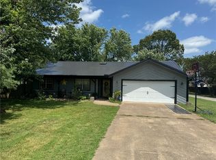 516 Tiger Blvd, Bentonville, AR 72712