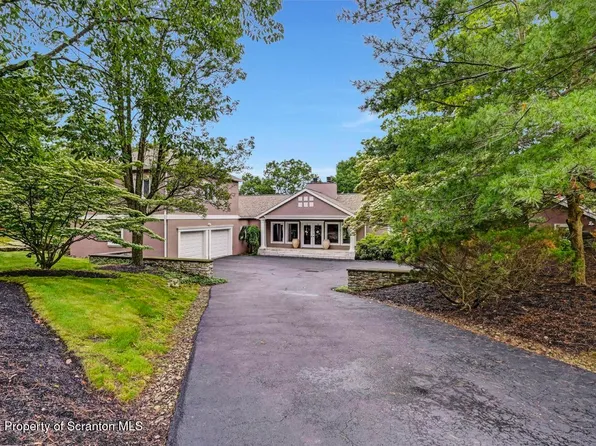 119 Glenmaura Dr, Moosic, PA 18507