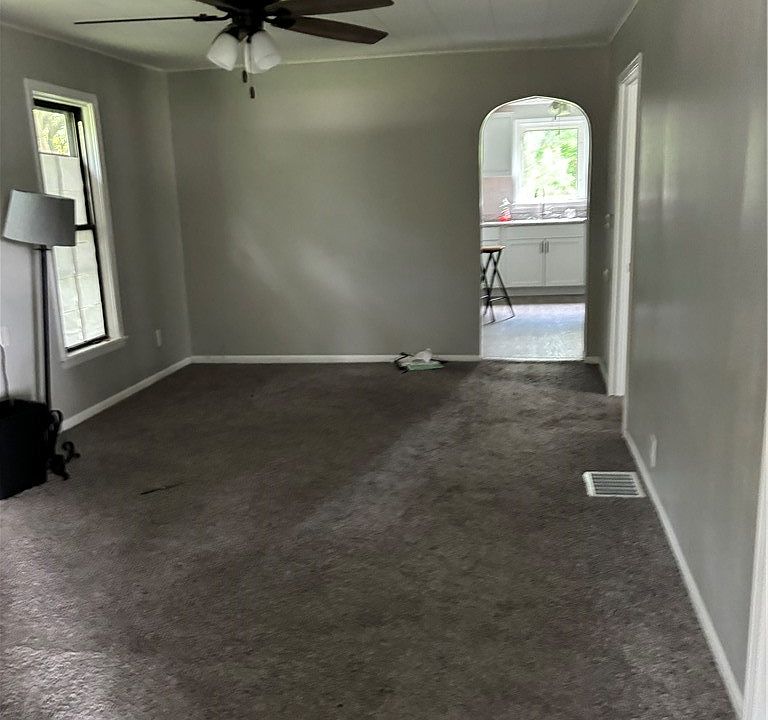 2nd image of 511 W 9th St