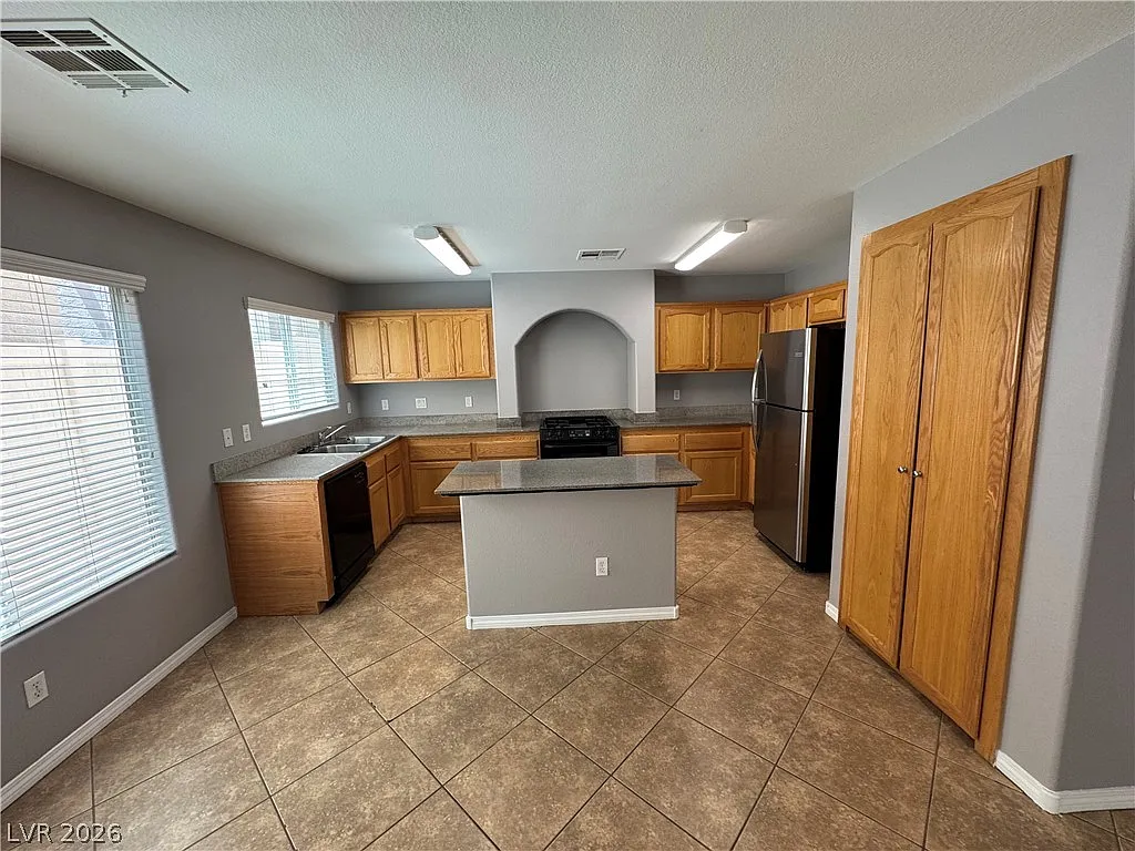 3 bed, 4.0 bath, 1526 sqft, $1,800 — Photo 4